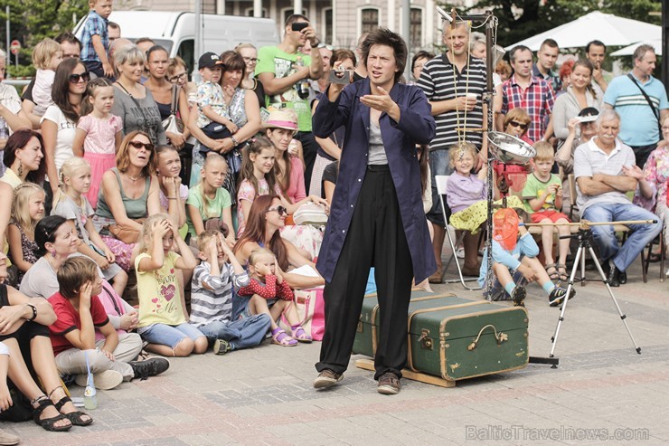 Rīgā aizvadīts vērienīgākais starptautiskais ielu mākslas un pasaules mūzikas festivāls «Re Re Rīga» 130502