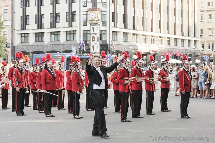 Rīgā aizvadīts vērienīgākais starptautiskais ielu mākslas un pasaules mūzikas festivāls «Re Re Rīga» 130531
