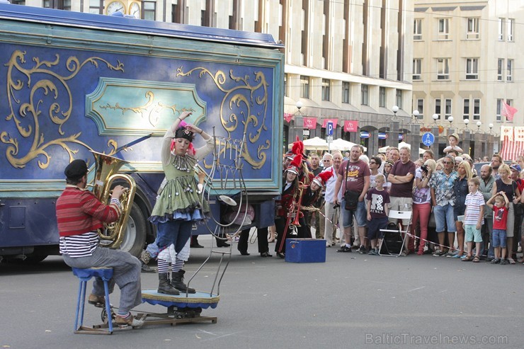 Rīgā aizvadīts vērienīgākais starptautiskais ielu mākslas un pasaules mūzikas festivāls «Re Re Rīga» 130536