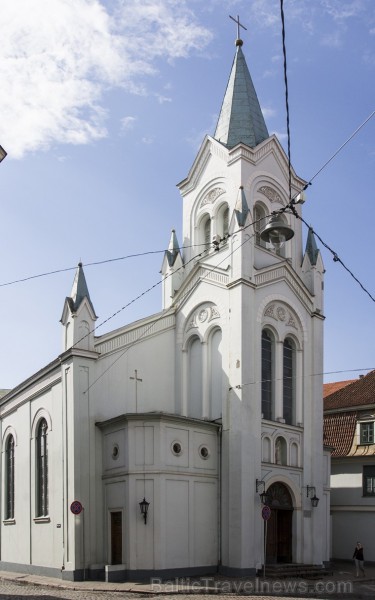 Balti zilganā Rīgas Sāpju Dievmātes baznīca ir pirmā jaunuzceltā mūra katoļu baznīca Rīgā pēc reformācijas ienākšanas Livonijā. 131645