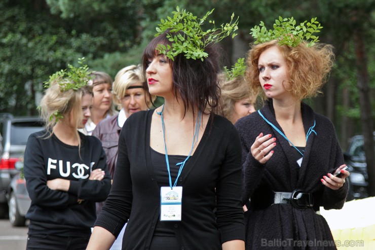 Daiļā dzimuma pārstāves piedalās košajā «Sieviešu rallijā Jūrmala 2014» 131693