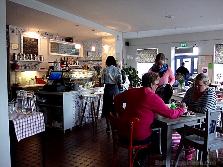 Fellin ir pašā Vīlandes centrā izvietota kafejnīca-restorāns, kas vienlaicīgi apbur ar mājīgu vienkāršību un pacilājoši svinīgu vidi. 134047