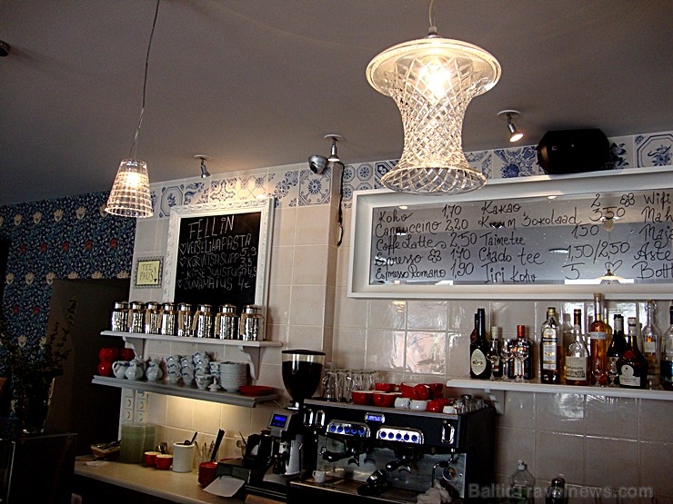 Fellin ir pašā Vīlandes centrā izvietota kafejnīca-restorāns, kas vienlaicīgi apbur ar mājīgu vienkāršību un pacilājoši svinīgu vidi. 134059