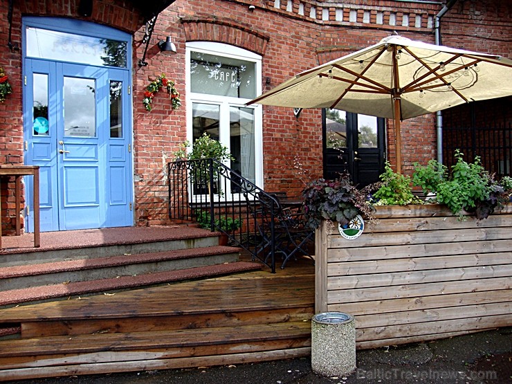 Fellin ir pašā Vīlandes centrā izvietota kafejnīca-restorāns, kas vienlaicīgi apbur ar mājīgu vienkāršību un pacilājoši svinīgu vidi. 134062