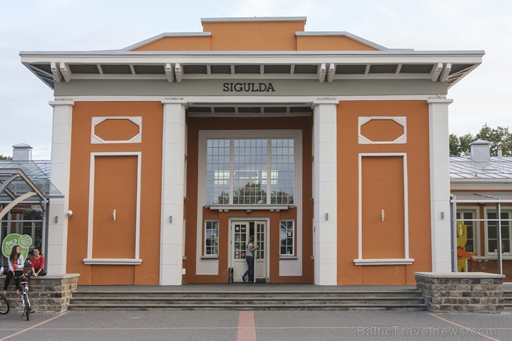 Siguldas dzelzceļa stacija ir galvenā sabiedriskā transporta mītne Siguldā 135228