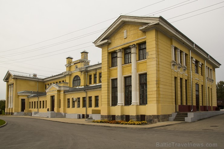 Pie 1926. gadā celtās Gulbenes dzelzceļa stacijas pasažieru ēkas sākas šaursliežu dzelzceļa maršruts Gulbene - Alūksne 135572