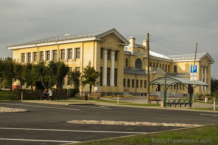 Gulbenes dzelzceļa stacija ir viena no lielākajām un greznākajām dzelzceļa staciju ēkām Latvijā 135590