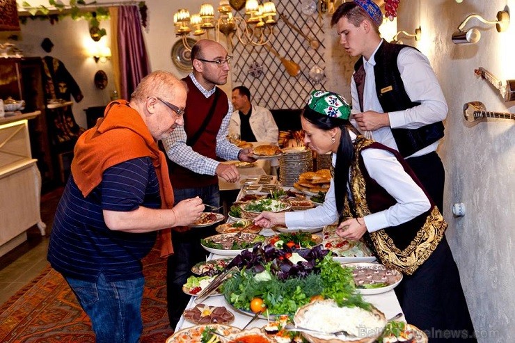 2014. gada rudenī Rīgā tika atvērts jauns uzbeku nacionālās virtuves restorāns Uzbegims, kur ēdienus gatavo tikai uzbeku pavāri, izmantojot tradicionā 135621
