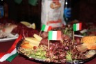 Rīgā, Kaļķu ielā 6, notika Itāļu šefpavāru meistarklases demonstrējumi restorānā Il Patio. Tika servēta marinēta zobenzivs, kartupeļu sacepums ar asto 9