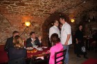 Rīgā, Kaļķu ielā 6, notika Itāļu šefpavāru meistarklases demonstrējumi restorānā Il Patio. Tika servēta marinēta zobenzivs, kartupeļu sacepums ar asto 14