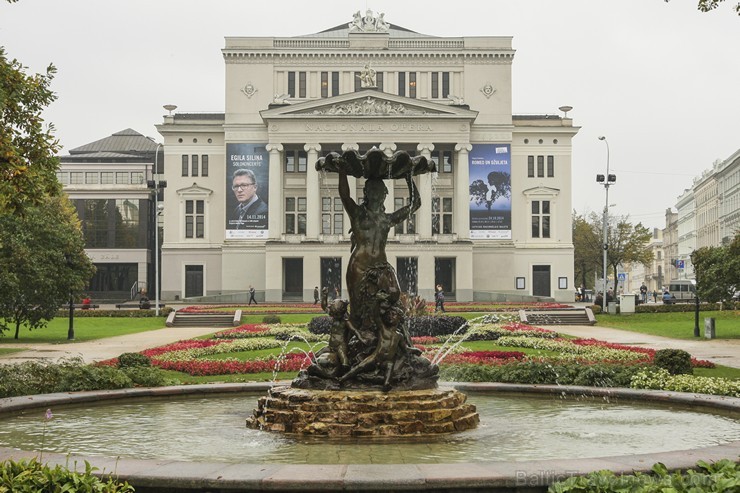 Ēka 1863. gadā celta kā Rīgas Pilsētas vācu teātris 136700