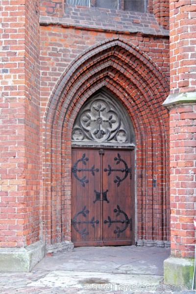 Rīgas Svētā Pētera baznīca ir viena no vecākajām un vērtīgākajām viduslaiku arhitektūras celtnēm Baltijā. Tā atrodas Rīgas vēsturiskajā centrā, kas 19 137210