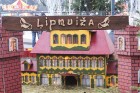 Trušu karaliste ir neliela pilsētiņa ar greznām trušu mājiņām, pilīm, šķūnīšiem, tiltiņiem... 1