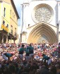 Katalonijas kasteljeri pārsteidz tūristus ar cilvēku torņiem 16
