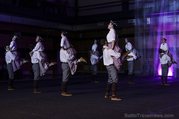 Piektais deju festivāls «Sasala jūrīna» Saulkrastos pulcē dejotājus no visas Latvijas 171118