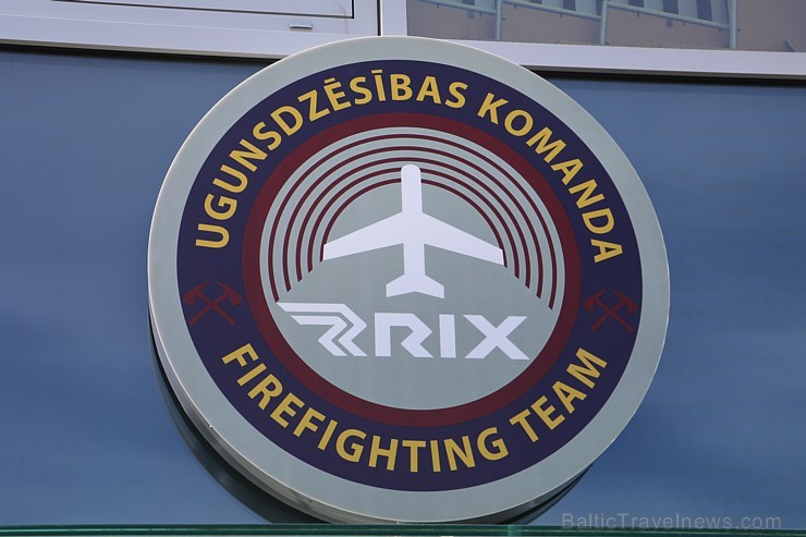 Starptautiskā lidosta «Rīga» iepazīstina tūrisma profesionāļus ar ugunsdzēsējiem 196881