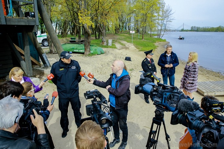 Rīgas pašvaldības policija atrāda gatavību 2017.gada peldsezonai 197595