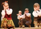 Ogres bērnu un jauniešu deju studija «Pīlādzītis» dejo pavasara koncertā 4