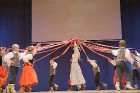 Ogres bērnu un jauniešu deju studija «Pīlādzītis» dejo pavasara koncertā 12