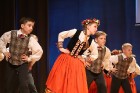 Ogres bērnu un jauniešu deju studija «Pīlādzītis» dejo pavasara koncertā 40