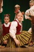 Ogres bērnu un jauniešu deju studija «Pīlādzītis» dejo pavasara koncertā 41