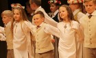 Ogres bērnu un jauniešu deju studija «Pīlādzītis» dejo pavasara koncertā 55