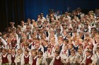 Ogres bērnu un jauniešu deju studija «Pīlādzītis» dejo pavasara koncertā 57