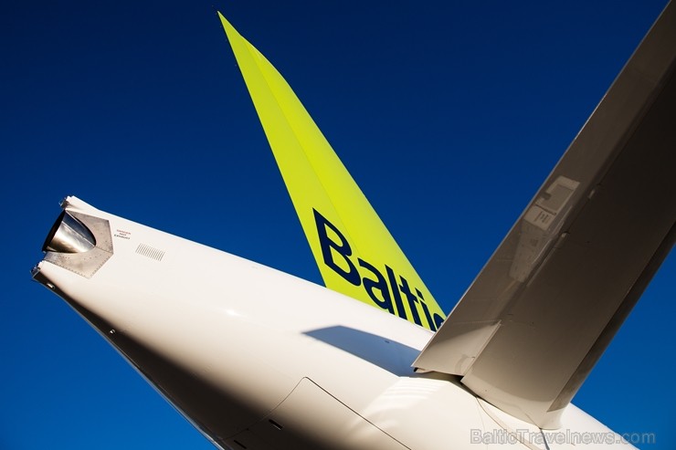 «Airbaltic» pasaulē lielākajā aviācijas izstādē Parīzē prezentē «Bombardier» CS300 lidmašīnu 200564