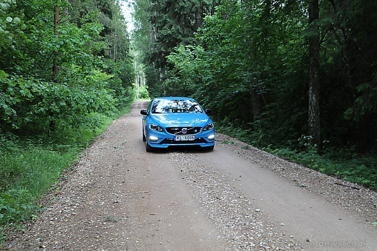 Travelnews.lv ceļo uz Jaunpili ar jauno un jaudīgo Volvo S60 Polestar 201079