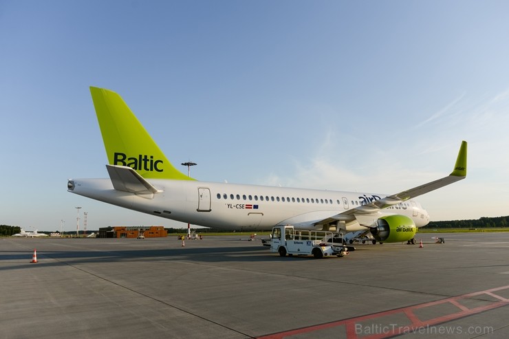 Lidosta «Rīga» un «Airbaltic» medijiem atrāda savu infrastruktūru un gaisa floti 202190
