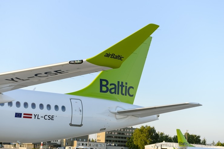 Lidosta «Rīga» un «Airbaltic» medijiem atrāda savu infrastruktūru un gaisa floti 202195