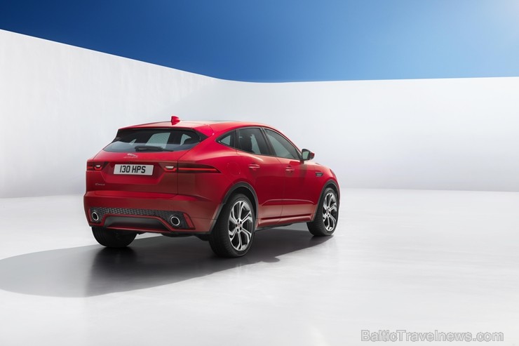 Prezentēts jaunākais Jaguar modelis «E-PACE» 202283