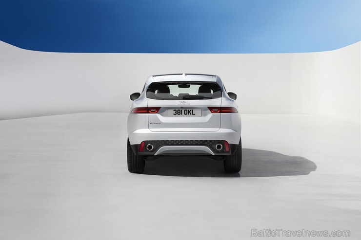 Prezentēts jaunākais Jaguar modelis «E-PACE» 202290