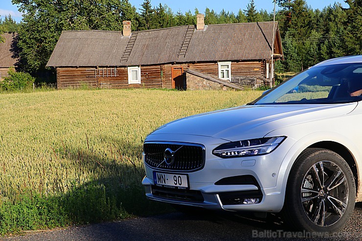 Travelnews.lv ar jauno Volvo V90 Cross Country apceļo Latgali 205449