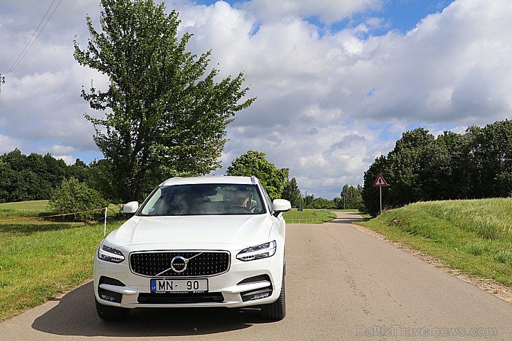Travelnews.lv ar jauno Volvo V90 Cross Country apceļo Latgali 205469