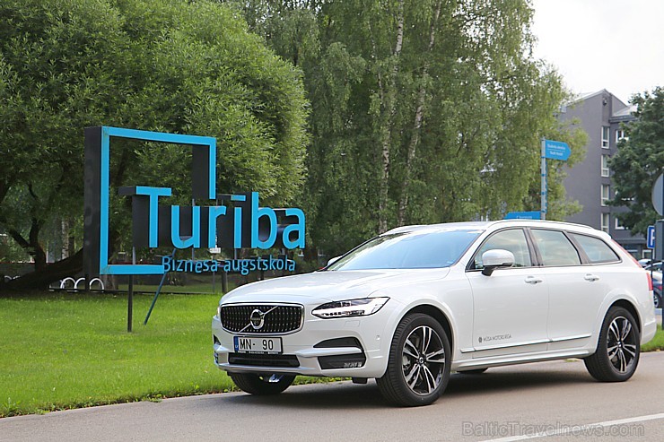 Travelnews.lv ar jauno Volvo V90 Cross Country apceļo Latgali 205505