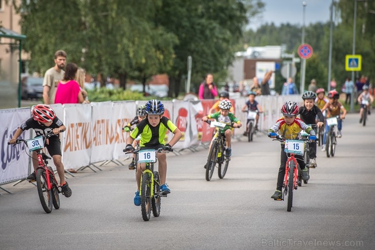 Olainē krāšņi aizvadīti jau trešie Latvijas Velo svētki 205523