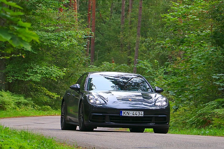 Travelnews.lv ar jauno Porsche Panamera dodas uz «Liepupes muižu» 205655