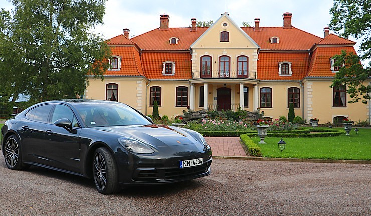 Travelnews.lv ar jauno Porsche Panamera dodas uz «Liepupes muižu» 205677