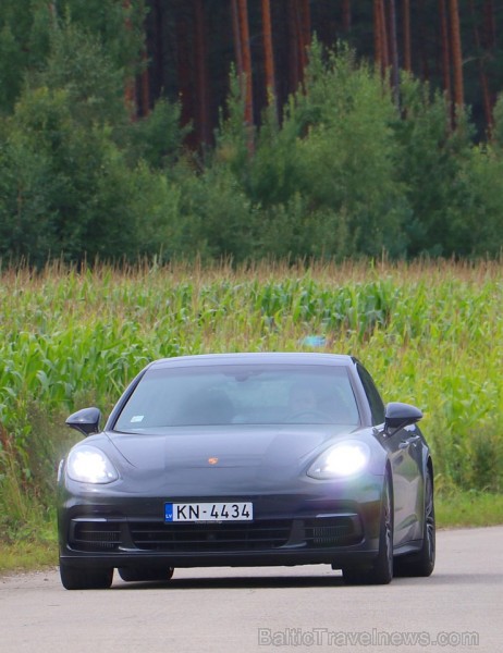 Travelnews.lv ar jauno Porsche Panamera dodas uz «Liepupes muižu» 205762