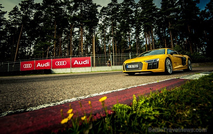 Audi izvēlas Rīgu, lai starptautiskai publikai un rīdziniekiem demonstrētu jaudīgākos vāģus 205816