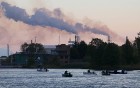 Travelnews.lv ar jahtu «Raido» izbrauc pa Daugavu naksnīgā Rīgas jūras līcī 14
