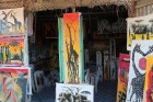 Nungwi ciems, kurā atrodamas pāris suvenīru bodītes ar vietējo mākslinieku darbiem. 60