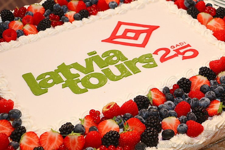 Tūrisma firma «Latvia Tours» skaisti svin 25 gadu jubileju piecu zvaigžņu viesnīcā 207481