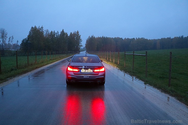 Travelnews.lv apceļo rudenīgo Latviju ar jauno un jaudīgo BMW 5401 209006