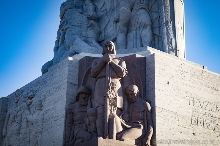 Rīgā svinīgi atklāts restaurētais Brīvības piemineklis 209213
