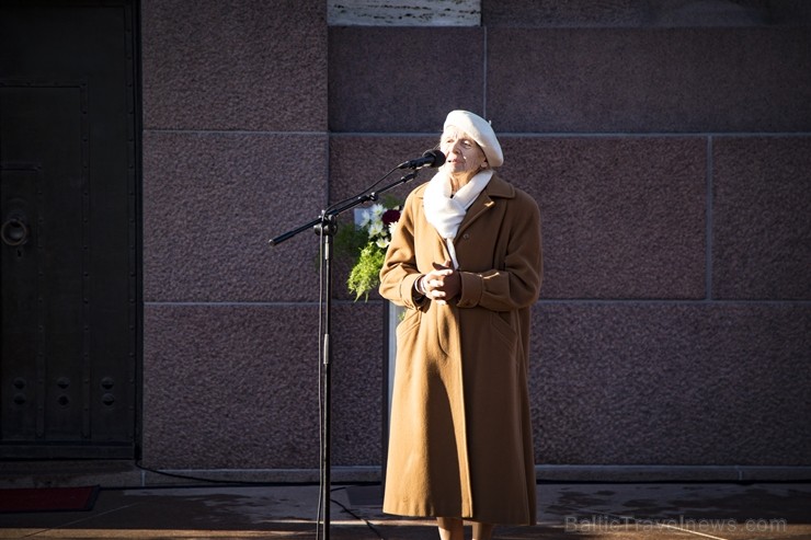 Rīgā svinīgi atklāts restaurētais Brīvības piemineklis 209225