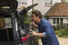 Populārais šefpavārs un TV zvaigzne Džeimijs Olivers jauno «Land Rover Discovery» atzīst par ērtu ēst gatavošanai 8