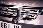 Populārais šefpavārs un TV zvaigzne Džeimijs Olivers jauno «Land Rover Discovery» atzīst par ērtu ēst gatavošanai 11