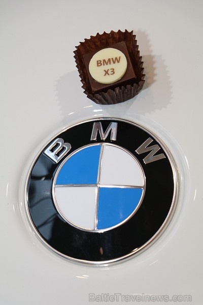 Inchcape Motors Latvia ar šokolādes konfektēm prezentē jauno krosoveru BMW X3 210973